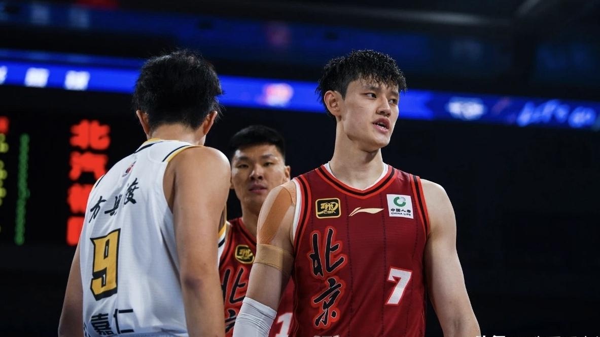 CBA季后赛清晨走向成谜；里尔强势反弹；压力陡增；年轻球员得到机会的简单介绍